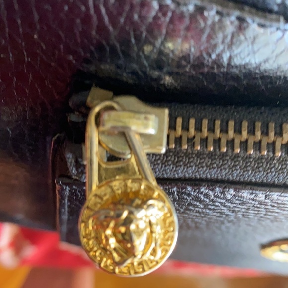 Classic Versace handbag - Picture 3 of 13